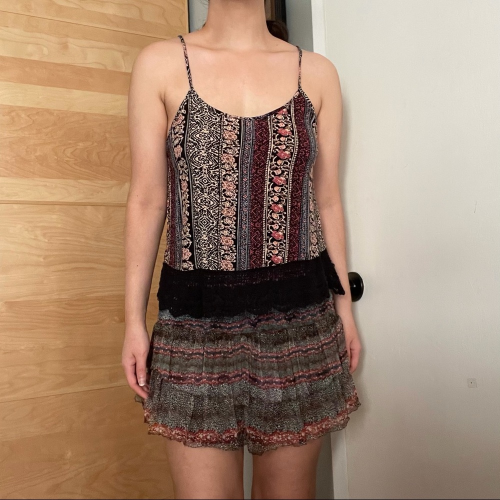 Floral Printed Lace Tank Top - Picture 2 of 12